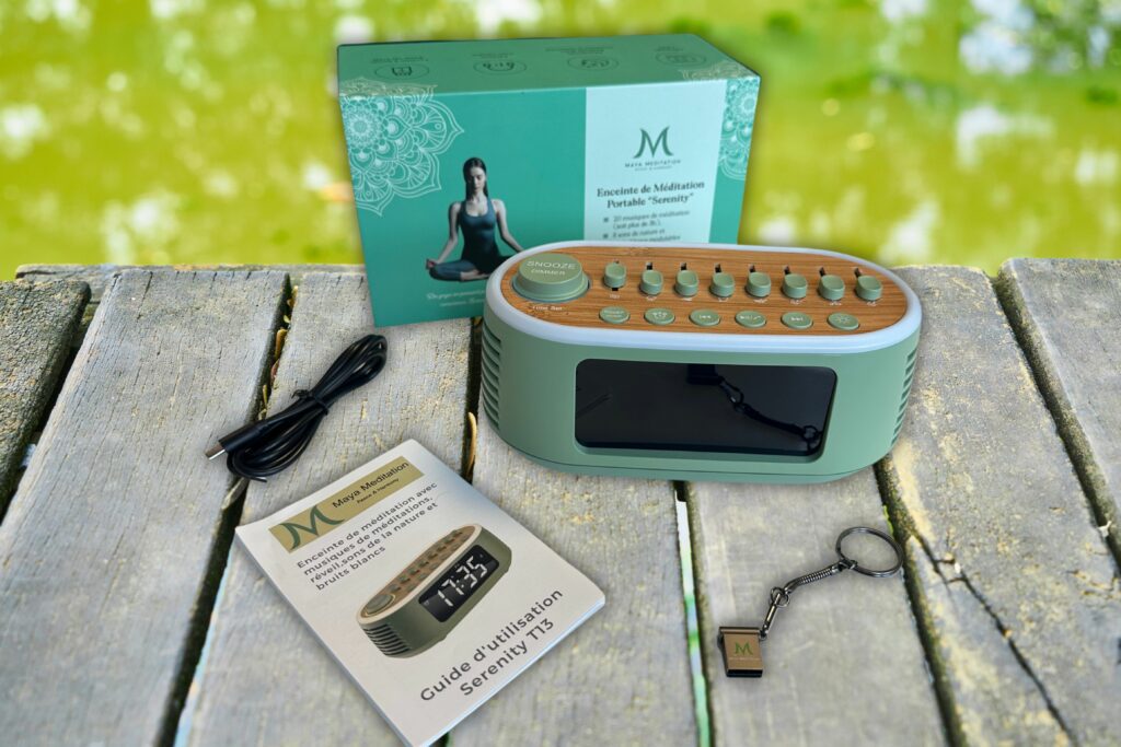 Contenu du packaging de l'enceinte de méditation et machine à bruit blanc Serenity de Maya Meditation
